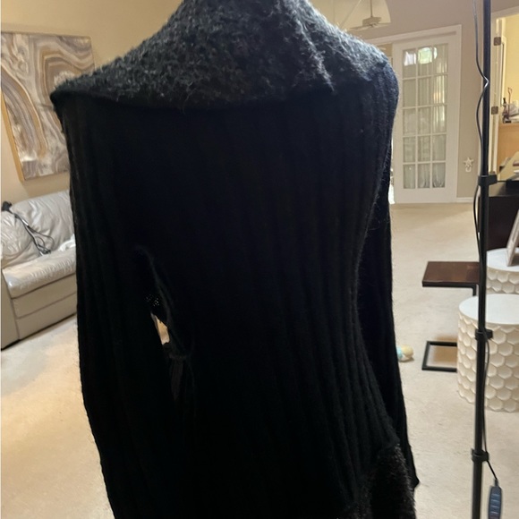 Flora Paris wrap sweater Nwt - Picture 5 of 9